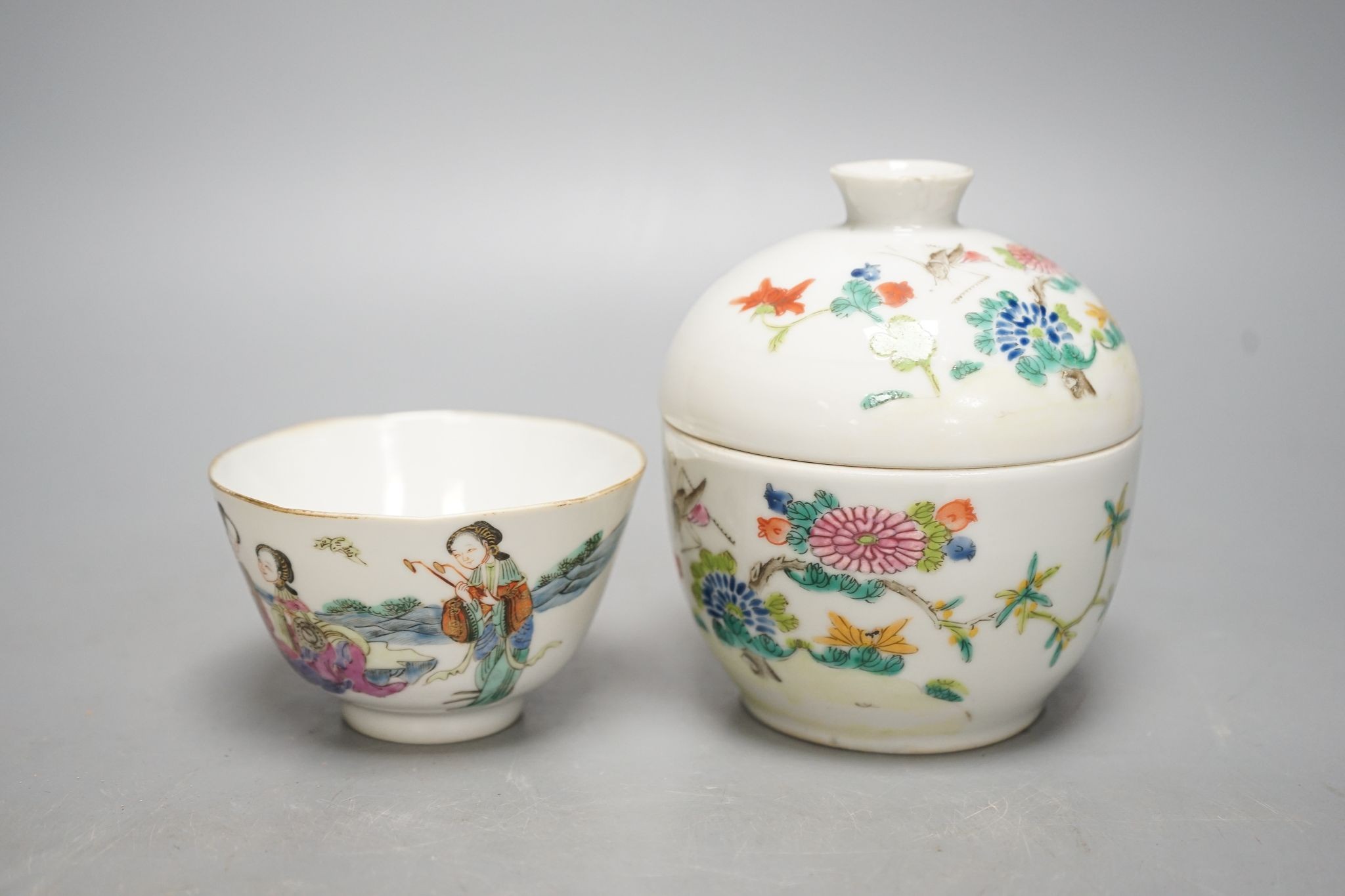 A Chinese famille rose chupu and a bowl, late 19th century, and a cloisonne parasol handle, 23cm long